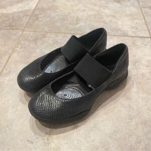 Reebok slip on ballet flats style black leather sneakers